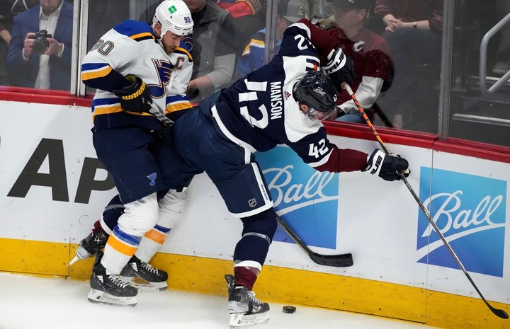 Dve derby série a šláger v Denveri. Začalo konferenčné semifinále NHL